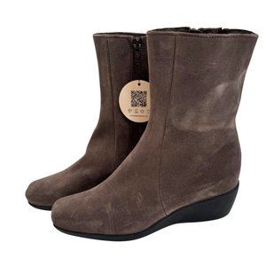 La Canadienne Boots Size 6.5 Suede Wool Lined Brown NWOB